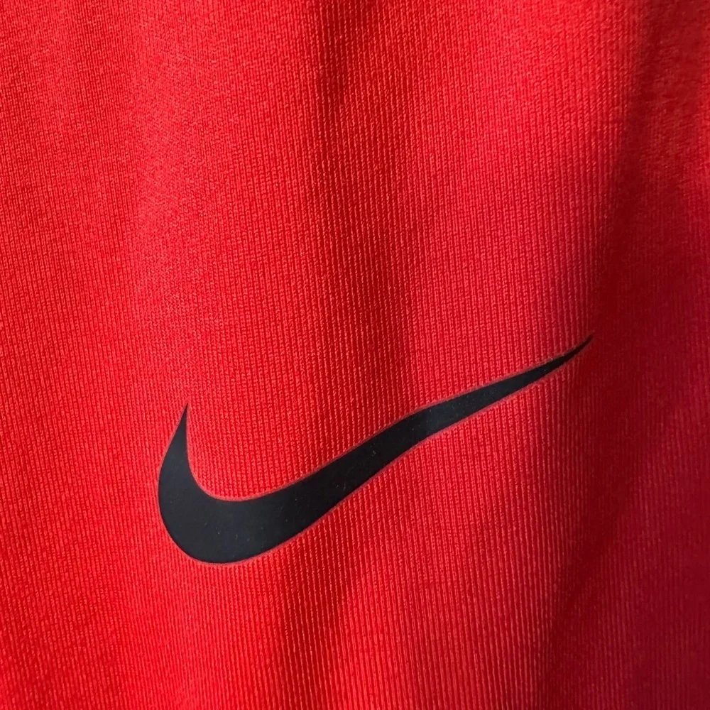 EUC Women’s Nike pullover- size medium
